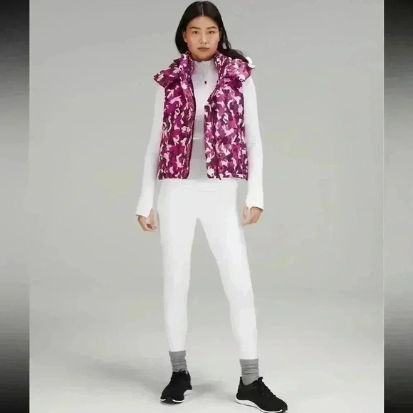 Lululemon Wunder Puff Crop Vest | Chinese Lunar New Year Rabbits size 6 - Picture 6 of 6